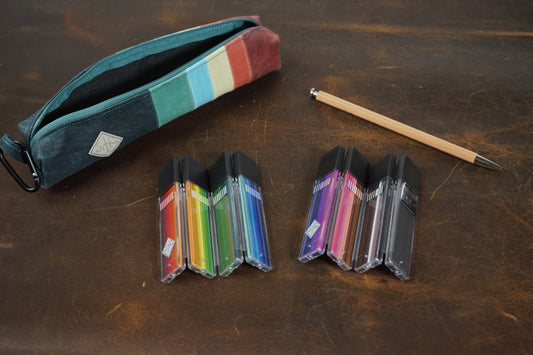 With 72 Lead Deluxe Drawing Set